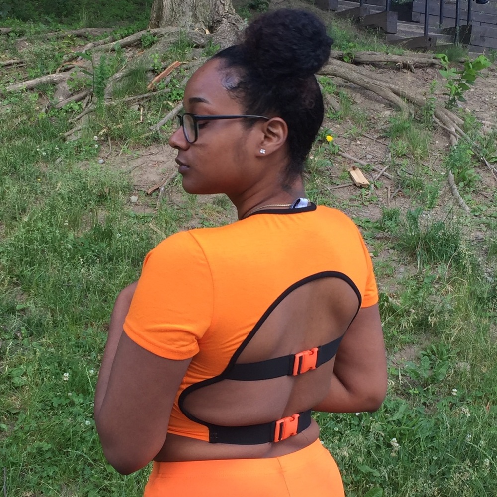 Basic open back Crop top - Picture 2 of 4